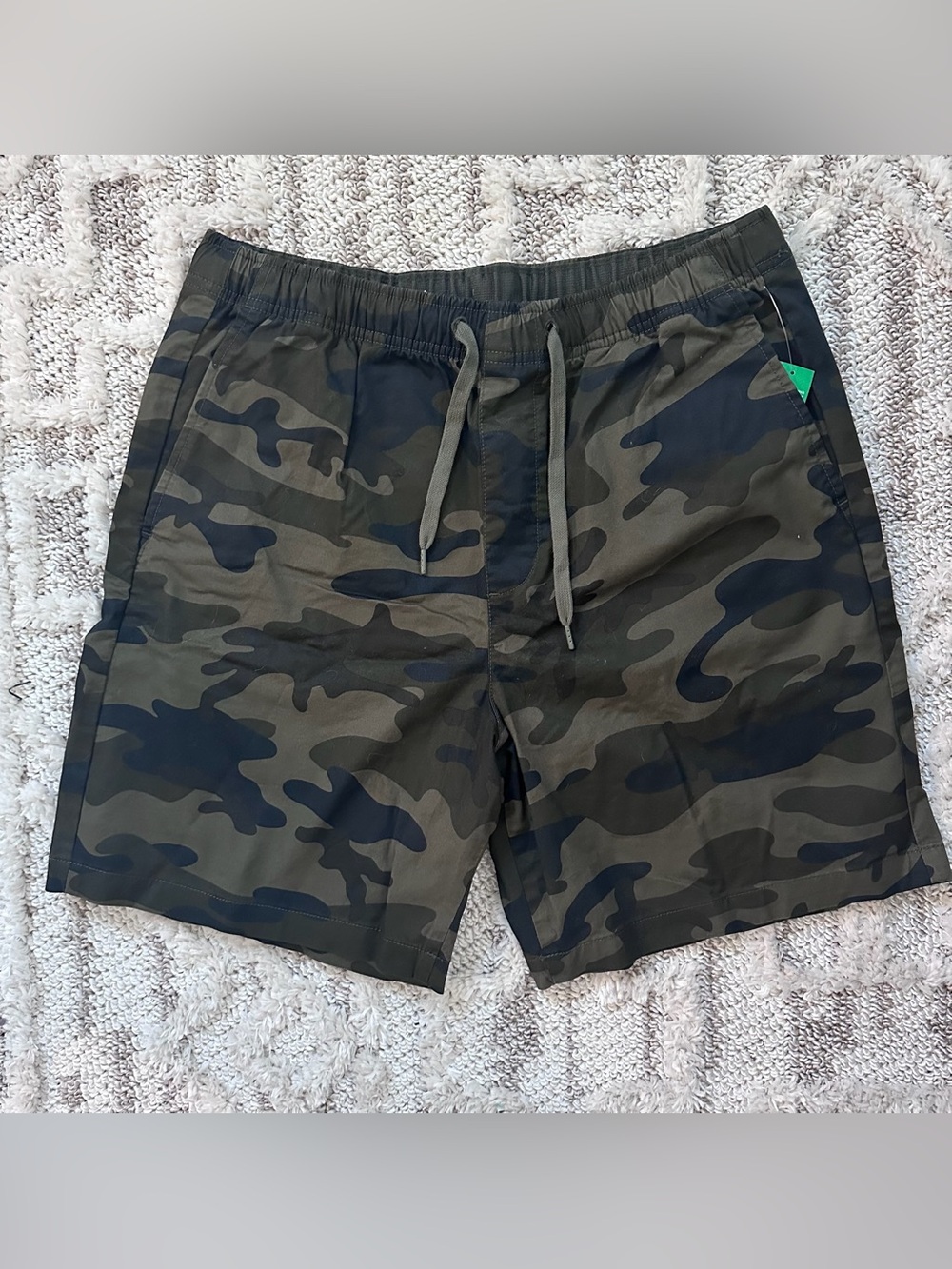 GAP Men's Camouflage Drawstring Shorts - Olive & Black